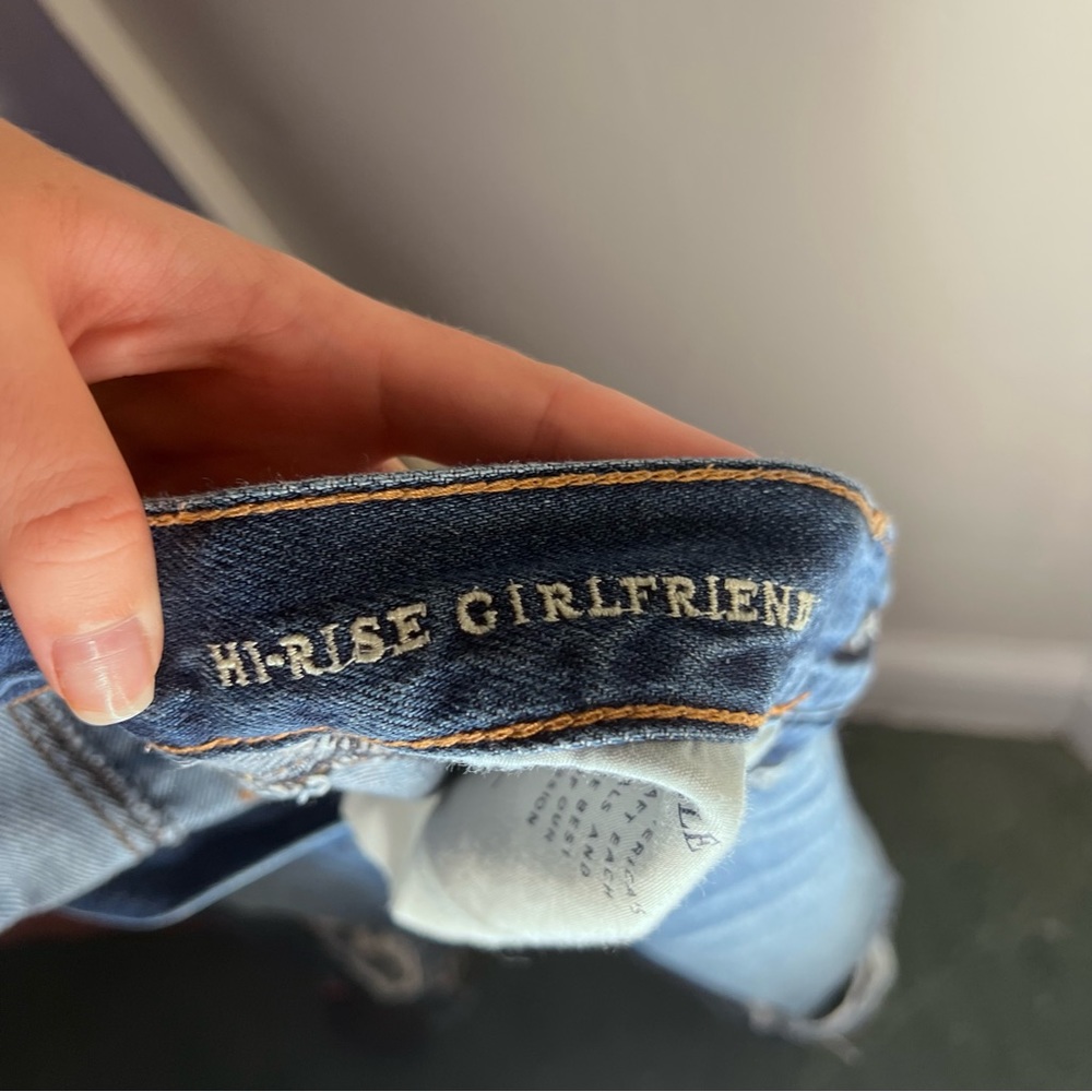 SIZE 4 AMERICAN EAGLE Girlfriend High Rise Ripped Jeans! - Picture 6 of 7
